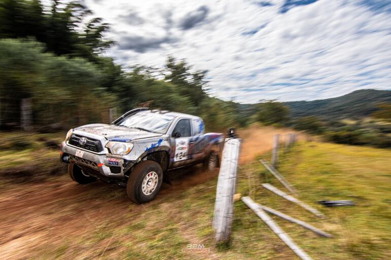 Gran trabajo de Thomas y Caroline Willms para liderar la categoría Camionetas T1 Diesel, con la Toyota Tacoma.