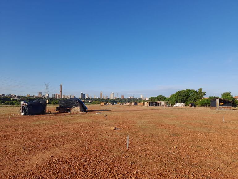 Las familias no tienen agua potable, luz eléctrica ni baño.