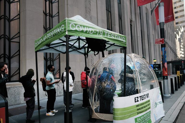 Test de covid en Manhattan, Estados Unidos.