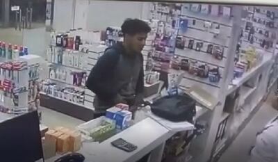 Simuló tener un arma para intimidar a funcionaria de farmacia y asaltarla.