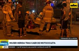 Mujer herida tras caer de una motocicleta