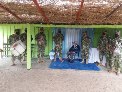 La banda de músicos de la Cuarta División de Infantería lo visitó.