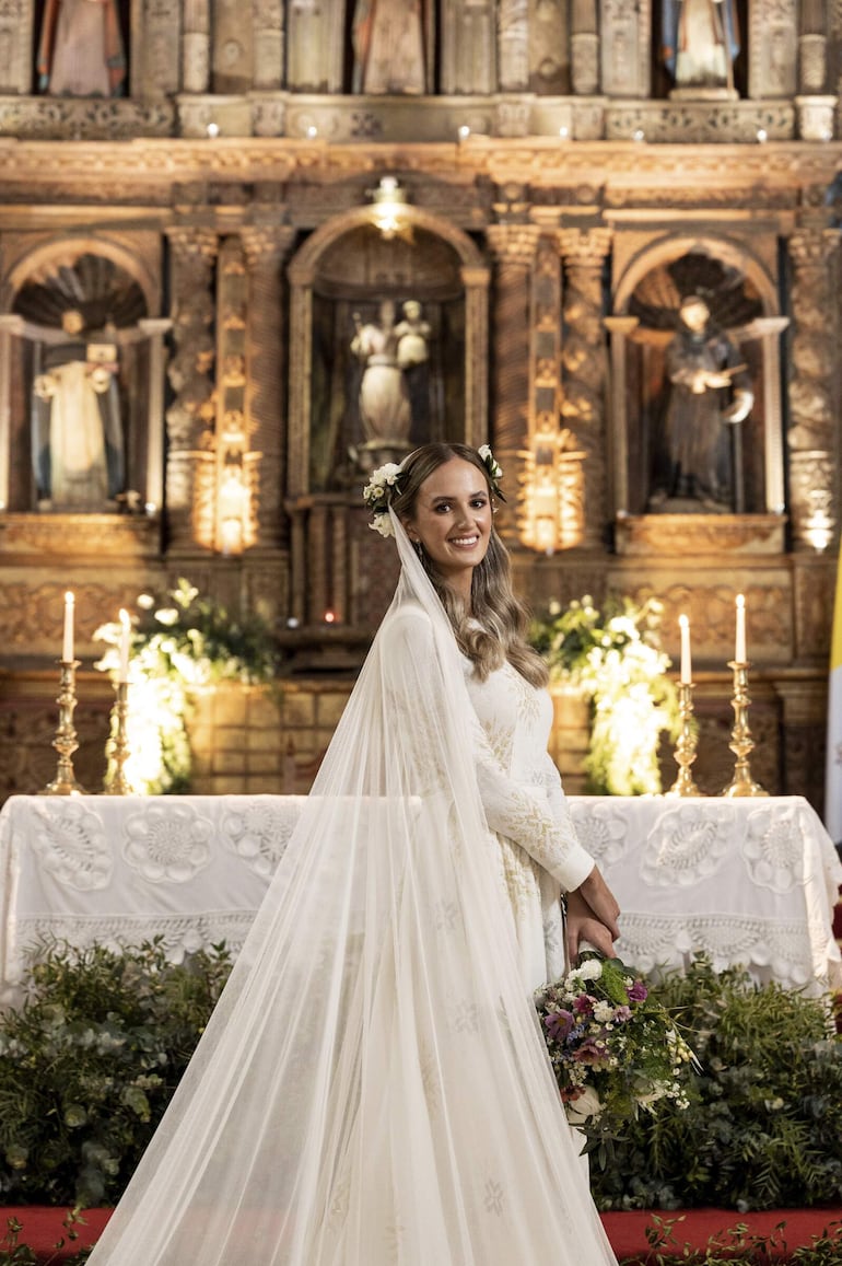 La novia lució hermosa con un vestido de Rue Mariscal.