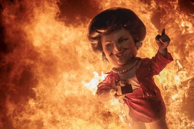 Las Fallas de València, las primeras "normales" desde antes de la pandemia, ponen el broche final con la tradicional Cremà de sus 786 monumentos, entre grandes e infantiles, y rematan así un programa de actos festivos que han estado condicionados por el mal tiempo y una borrasca que las ha convertido en las más lluviosas desde 1938. En la imagen Un ninot caracterizado de la exalcaldesa de València, Rita Barberà, durante la cremà de la falla infantil municipal. EFE/Biel Aliño