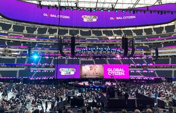 Miles de personas ya vacunadas asistieron al concierto que será transmitido esta noche, a través de YouTube y varios canales de televisión.