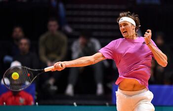 El alemán Alexander Zverev retornó a las canchas luego de seis meses y logró una victoria sobre Novak Djokovic en Dubai.