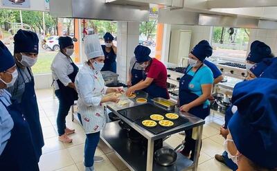 Los encargados de albergues y comedores aprendieron recetas que tienen al mango como principal ingrediente.