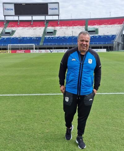 Robert Pereira Molina (54 años), director técnico de Tacuary.