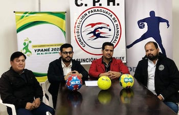 Roberto Lombardo, Igor Garcete, Nadyr Figueredo y Nelson Ozorio, en el sorteo.