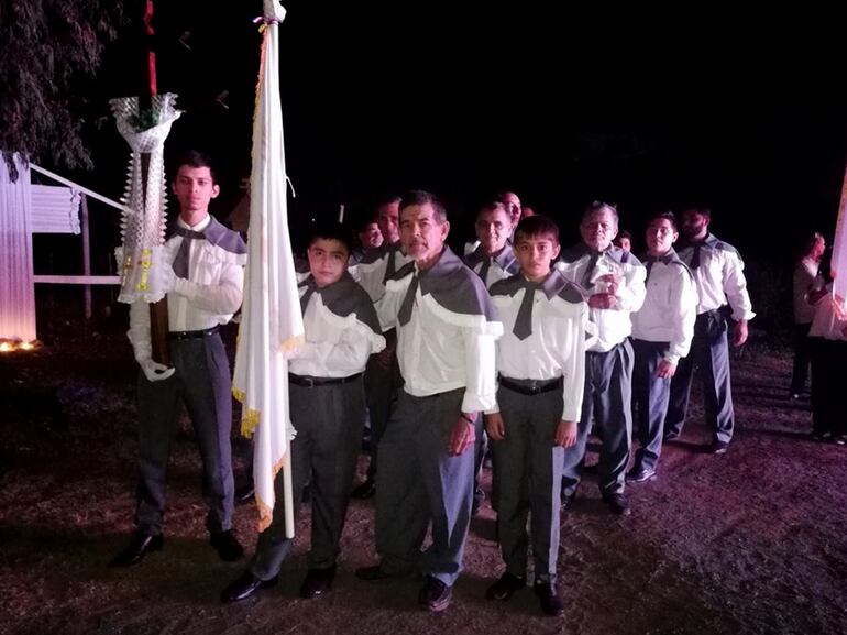 El canto de los estacioneros es un condimento importante para la celebración del vía crucis en la Semana Santa. Varios grupos son los que acudían al del cerro Ñemby.