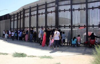 La comunidad inmigrante de California lamenta los planes de construcción de muros adicionales en el Parque de la Amistad, heredados de la era Trump.