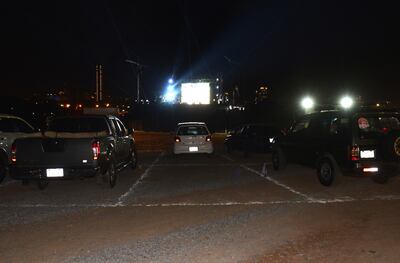 El autoteatro show “Costanera” fue habiltado anoche cerca del cruce con la avenida Gral. Santos, como una nueva opción de entretenimiento para la gente que frecuenta la zona capitalina.