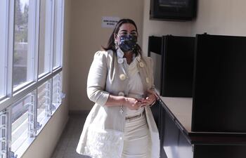 La exprimera dama Rosa Elena Bonilla asiste a un juicio hoy, en la Corte Suprema de Justicia, en Tegucigalpa (Honduras). Un tribunal de Honduras dará a conocer el fallo del juicio contra la exprimera dama Rosa Elena Bonilla, esposa del expresidente Porfirio Lobo (2010-2014), quien es señalada de coautora de apropiación indebida y autora de ocho delitos de fraude.