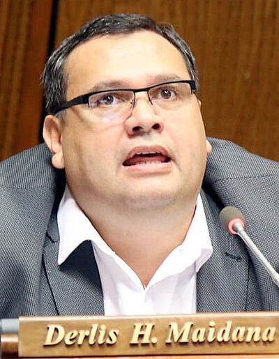 Derlis Maidana (ANR, cartista). Diputado por Misiones y presidente de la Comisión de Asuntos Constitucionales.
