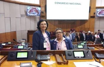 Juana Moreno y Maru Vera en una actividad en el Congreso.