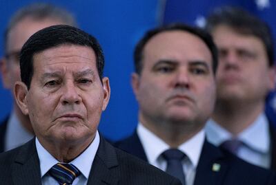 El vicepresidente de Brasil, Hamilton Mourao (i).