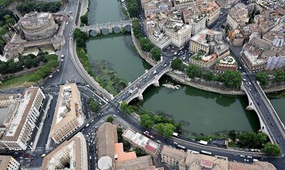 Una vista aérea del río Tiber, en Roma, Italia.