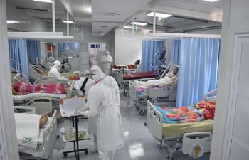 Pacientes en la Unidad de Terapia Intensiva (UTI) del Hospital Nacional de Itauguá.