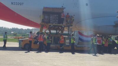 Momento del arribo de las primeras vacunas contra el covid-19 a nuestro país.