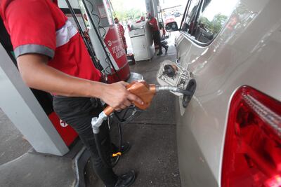 Los autos que reciben mantenimiento periódico rinden mejor, ayuda cargar gasolina a medio tanque y no dejar que llegue a reserva.