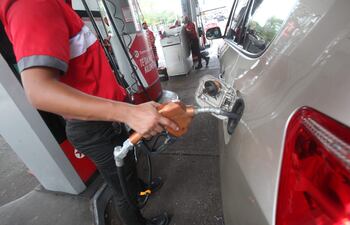 Los autos que reciben mantenimiento periódico rinden mejor, ayuda cargar gasolina a medio tanque y no dejar que llegue a reserva.