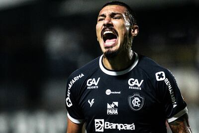 Richard Franco grita su gol para Remo ante Corinthians.