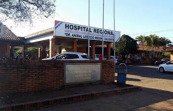 Acceso al Hospital Regional de Pedro Juan Caballero donde falleció el motociclista accidentado.
