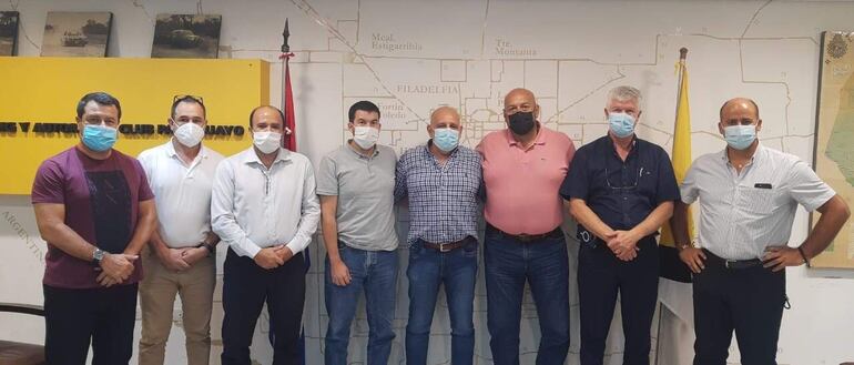 Representantes del Touring, del CPV y de la empresa Sport Network, tras la reunión.