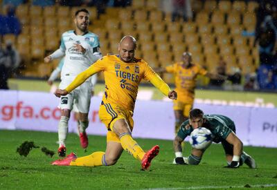 Charly González superó a un rival con un sombrerito, luego regateó al arquero y definió con un derechazo para el cuarto gol de Tigres ante Mazatlán.