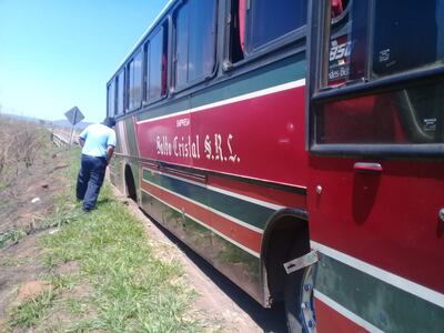 El colectivo quedó a mitad de camino.