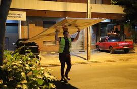 La Municipalidad de Asunción procedió al retiro de propaganda electoral a destiempo.