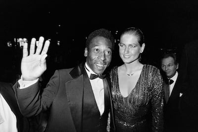Pelé en una foto de archivo con Xuxa, con quien formó pareja, en el Festival de Cannes de 1983.