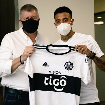 Robert Ergas (d) ya es jugador de Olimpia.