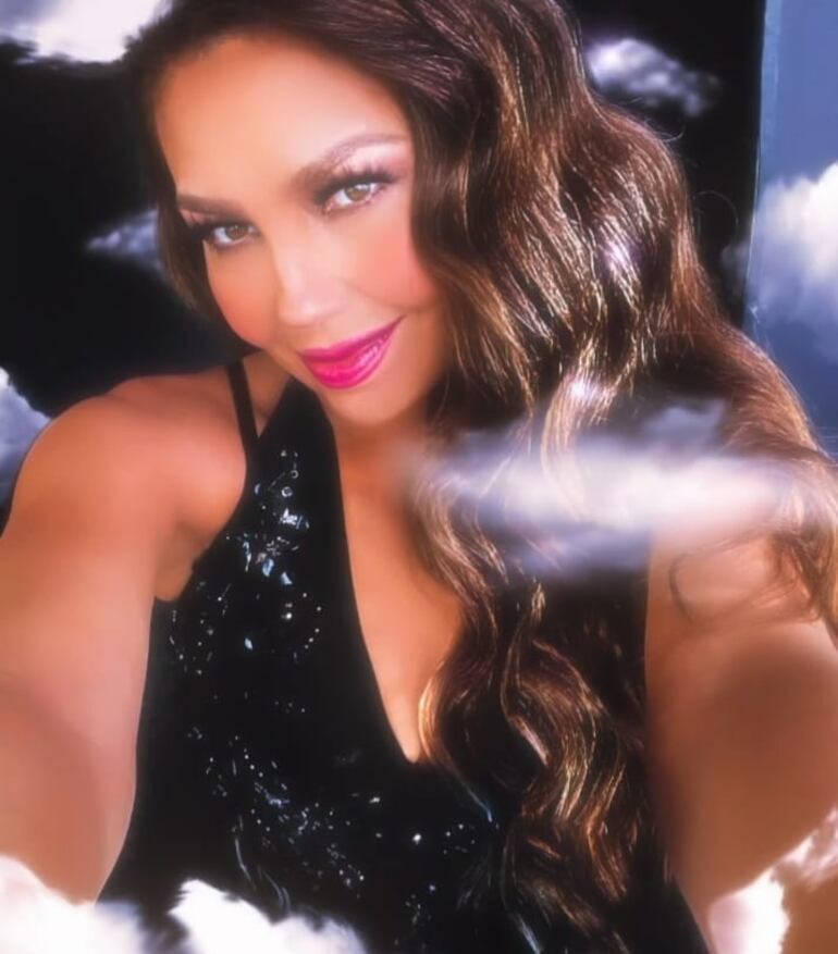 "¡Levitando en nubes de algodón y amor!", expresó Thalía, quien cada día suma fans en sus redes. (Instagram/Thalía)