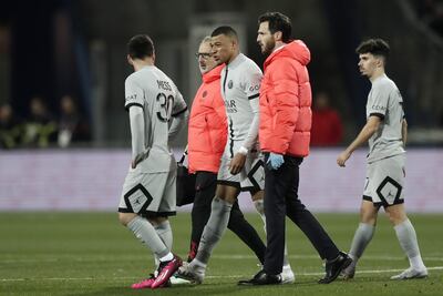 Mbappé se retiró con una  lesión en la parte posterior del muslo izquierdo.