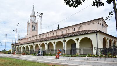 La iglesia erigida en honor de la Virgen de la Candelaria luce renovada pintura para la festividad.