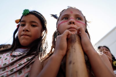 Dos niñas indígenas indígenas, durante una marcha llevado a cabo el año pasado en demanda de sus derechos y de la restitución de sus tierras.