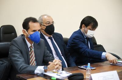 El exsenador Jorge Oviedo Matto, acusado por supuesto tráfico de influencias, junto con sus abogados Yamil Colucci y Claudio Lovera.