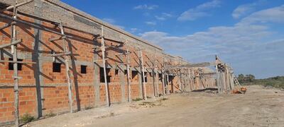 El nuevo hospital regional se construye sobre una superficie de casi 4.000 m2, financiado por la gobernación de Alto Paraguay.