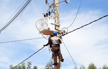 En el 2020, ANDE instaló más de 4.700 transformadores nuevos. Este año pretende llegar a 7.000.