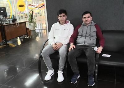 Álvaro Villalba López, hermano de Thalía Belén, y su papá, Antonio Pascual Villalba, llegaron a la redacción de este diario para solicitar ayuda de la ciudadanía.