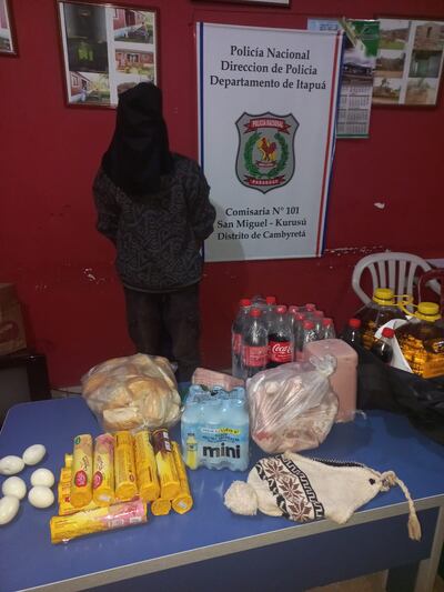 Detenido con objetos incautados.