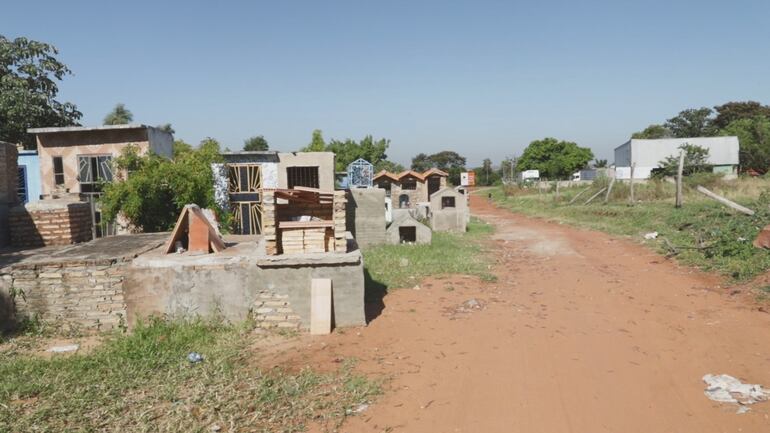 El viejo cementerio de la ciudad ya está colapsado. 