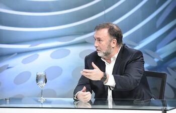 Benigno López, ministro de Hacienda.