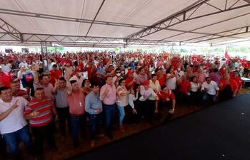 La multitudinaria concentración es la demostración de fuerza que el diputado Miguel Cuevas, hace al diputado Martín Samaniego, quien se desvinculó de su equipo