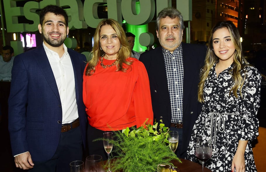 Kamil Safuan, María Liz Sartori, Raúl Safuan y Nabila Safuan.