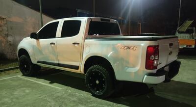 Camioneta incautada en la que circulaban las tres personas detenidas.