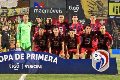 Fariña, en cuclillas a la derecha, durante la foto del equipo titular.