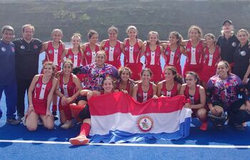 Delegación paraguaya, cuyo plantel femenino de hockey “Las Aguará” ocupó tercer lugar tras vencer por el puesto a Brasil.