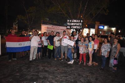 Vecinos de Barcequillo en manifestación.